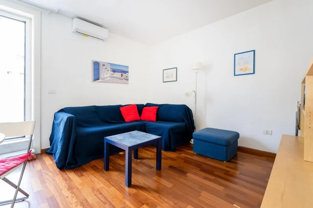 Terrazza Dante Bright Apartment Bari Italy